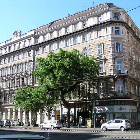 Eitans Guesthouse Budapest Bagian luar foto