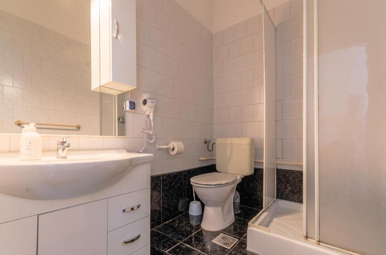 Eitans Guesthouse Budapest Bagian luar foto