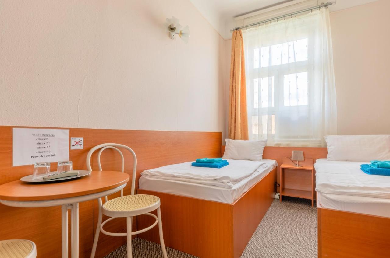 Eitans Guesthouse Budapest Bagian luar foto
