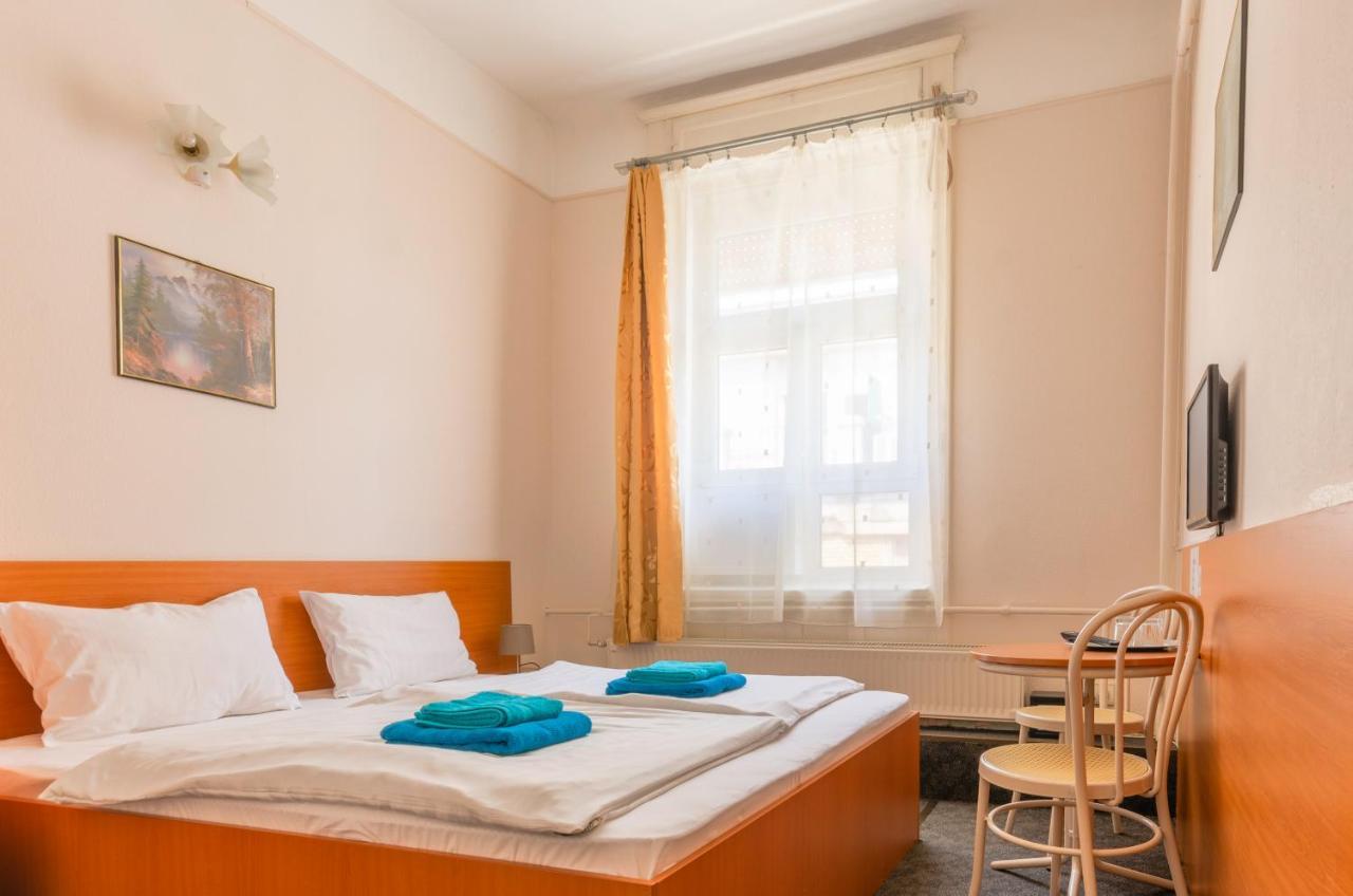 Eitans Guesthouse Budapest Bagian luar foto