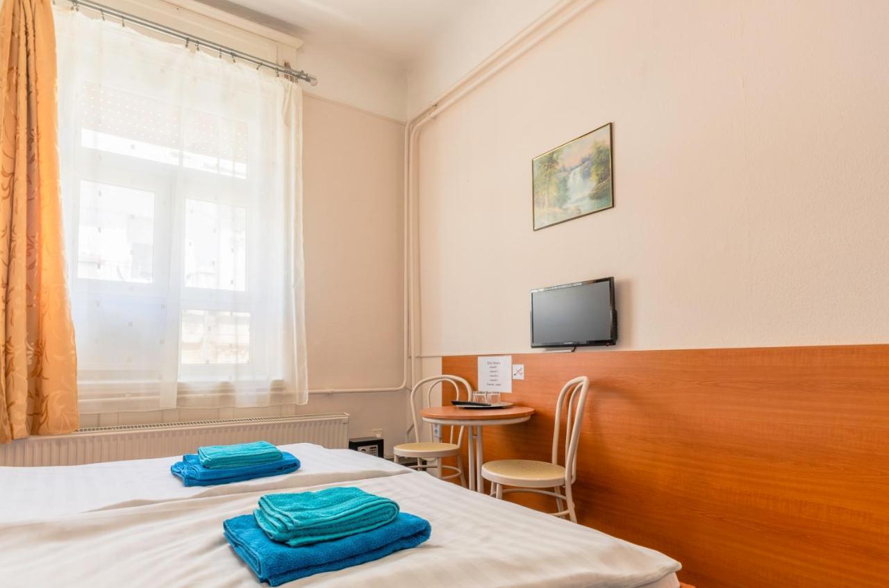 Eitans Guesthouse Budapest Bagian luar foto