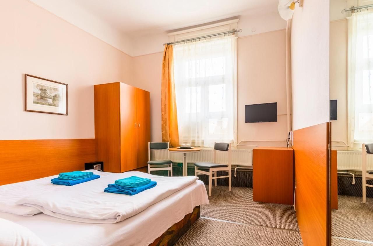 Eitans Guesthouse Budapest Bagian luar foto