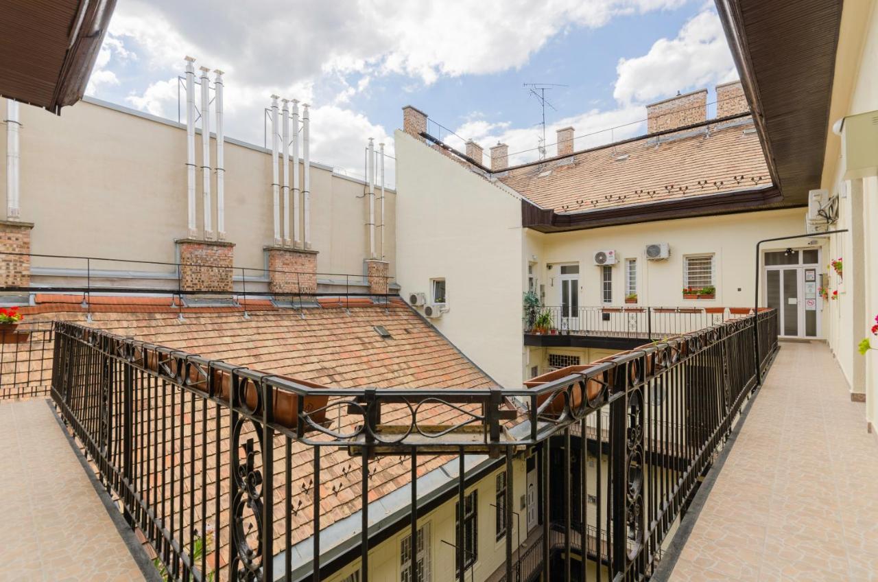 Eitans Guesthouse Budapest Bagian luar foto
