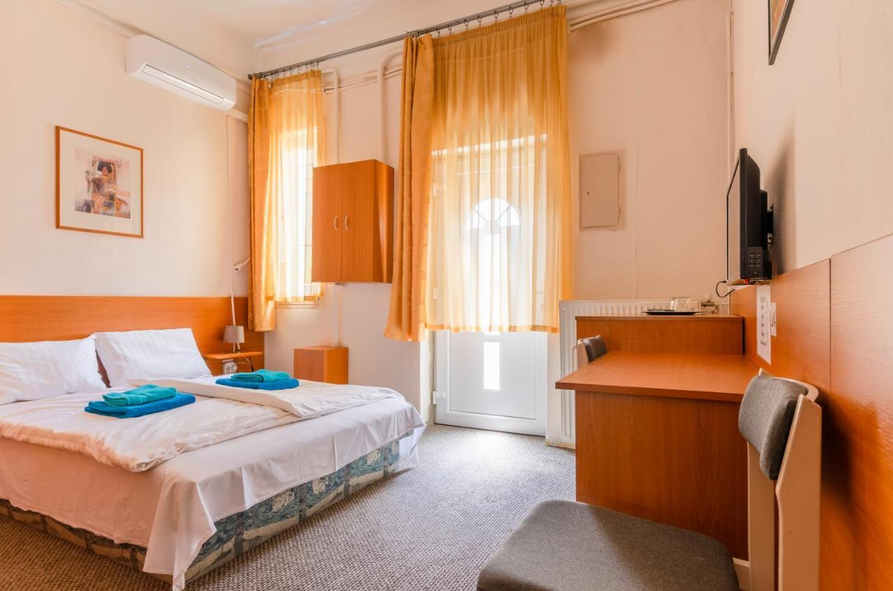 Eitans Guesthouse Budapest Bagian luar foto