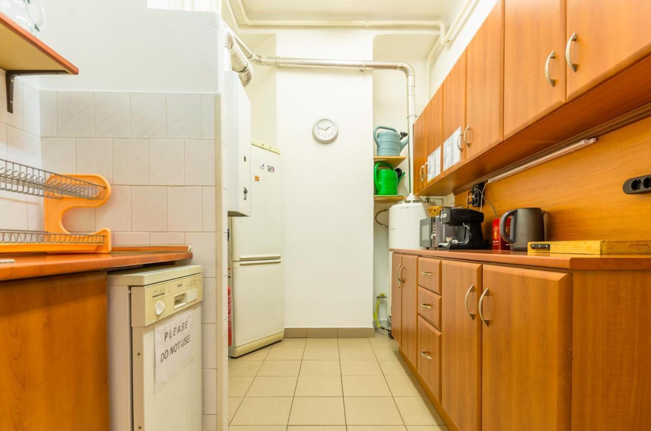 Eitans Guesthouse Budapest Bagian luar foto