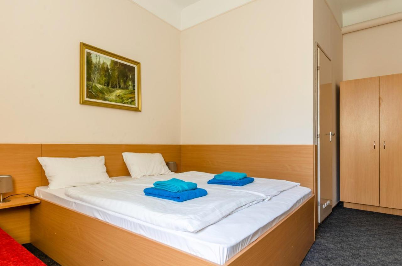 Eitans Guesthouse Budapest Bagian luar foto