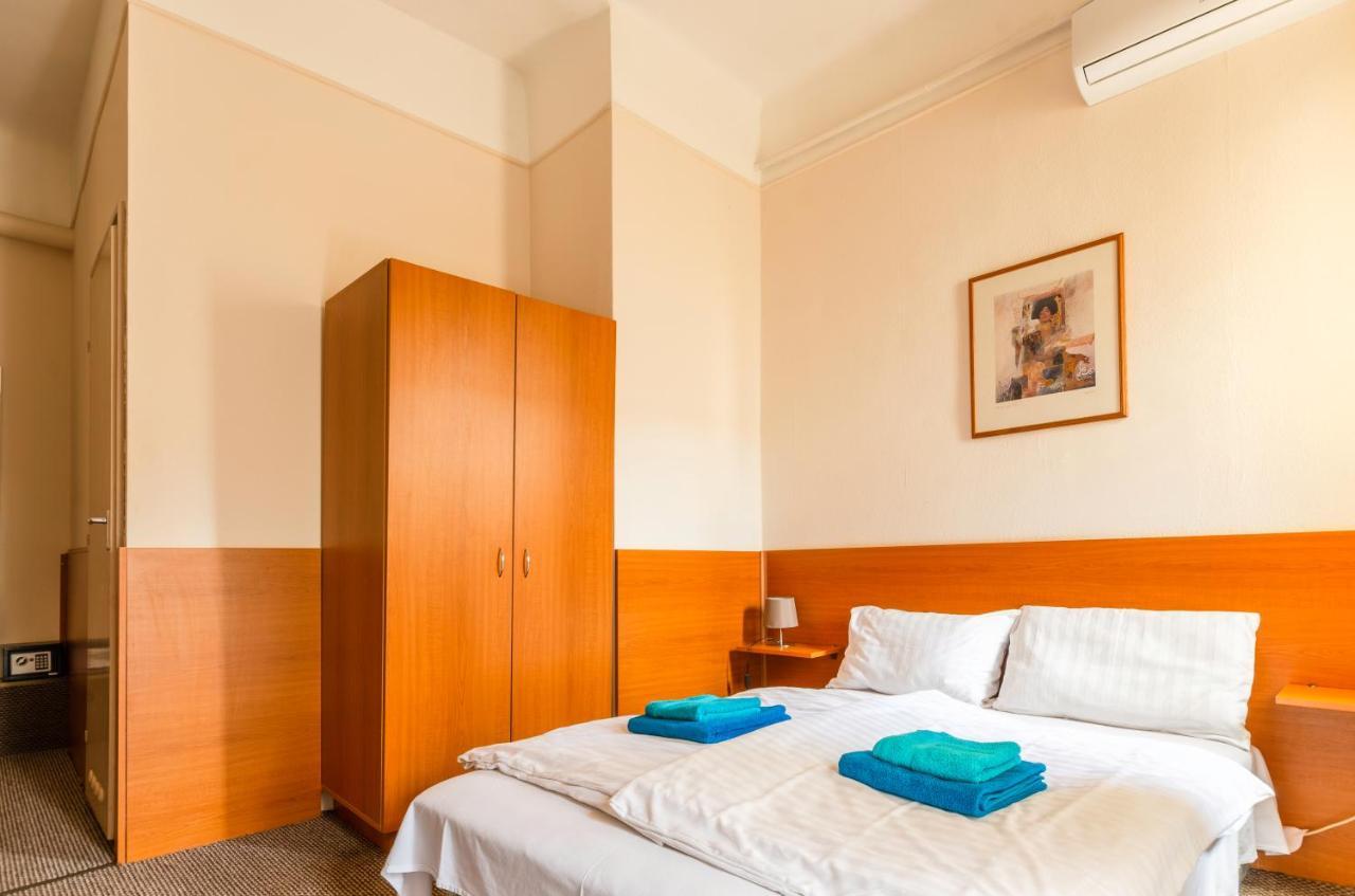 Eitans Guesthouse Budapest Bagian luar foto