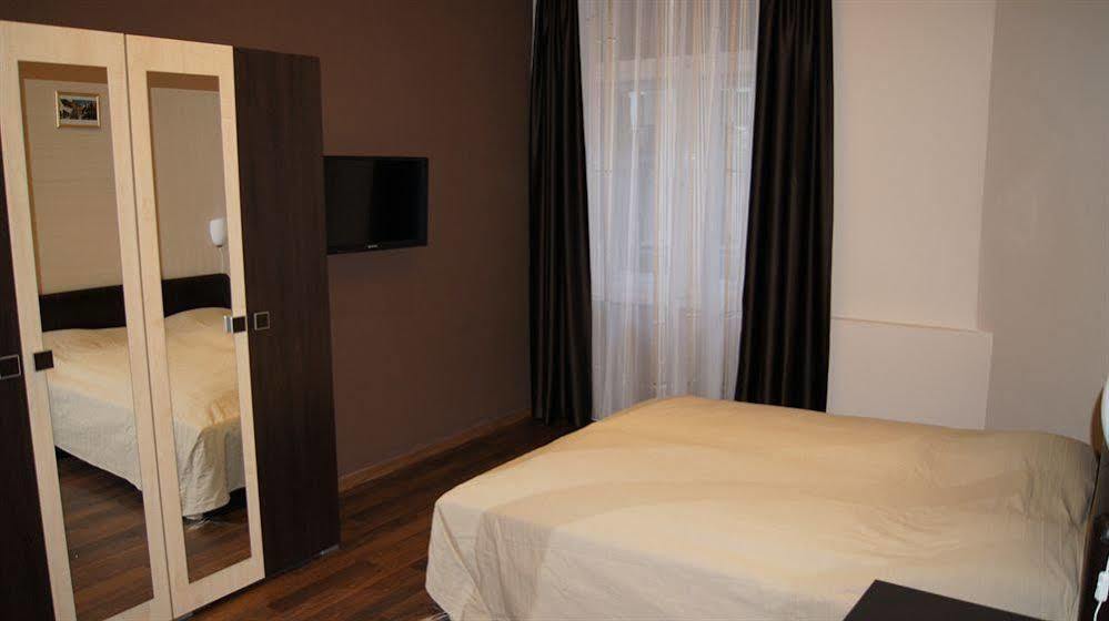 Eitans Guesthouse Budapest Bagian luar foto